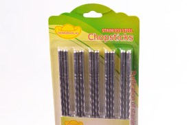 Kit 5 pares palitos chinos metalicos torcinados (1).jpg